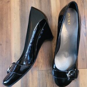 MTNY Black Patent Leather Women's Wedge Shoe with Buckle Detail, Size 7